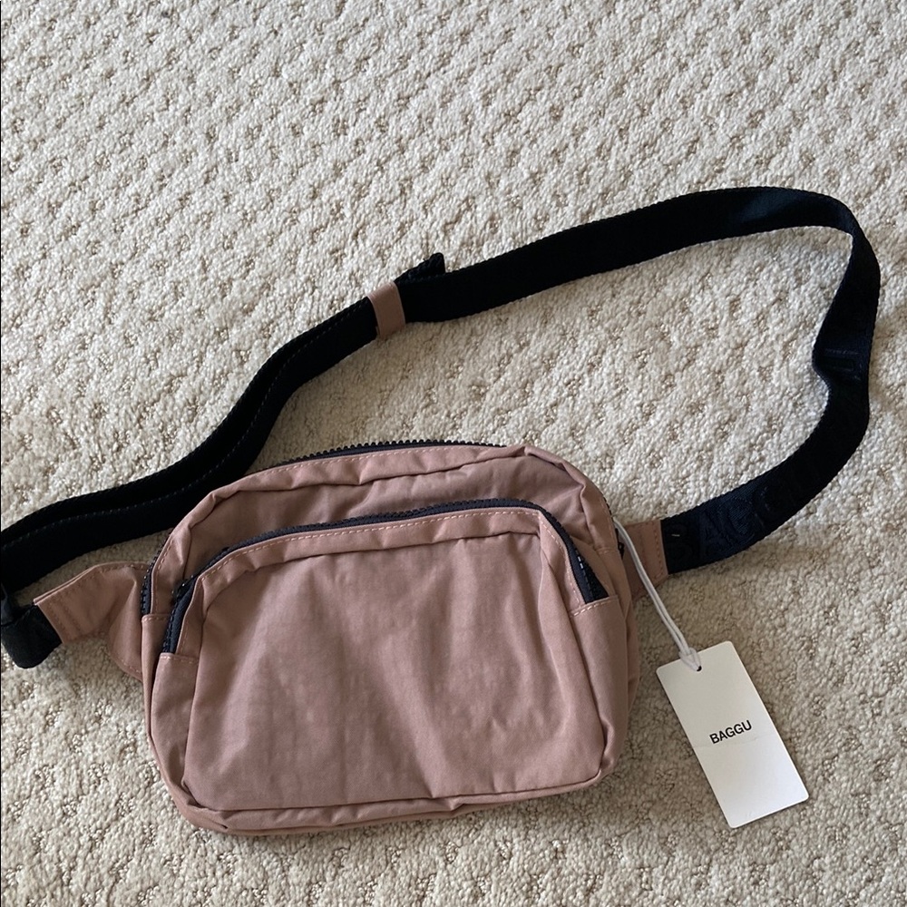 NWT Baggu Fanny pack - Taupe